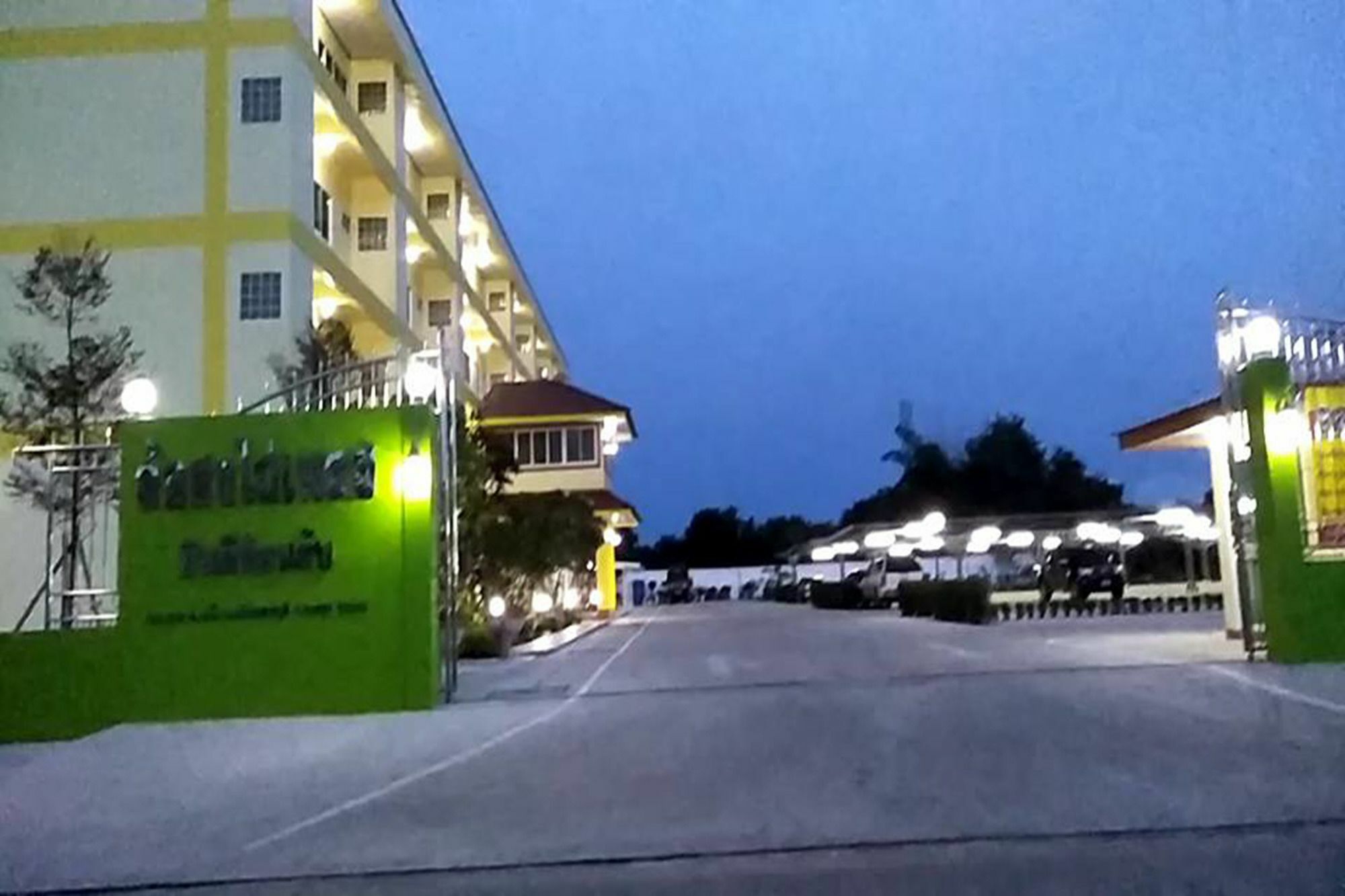 Lor Hon Tai Place Hotel Lopburi Exterior photo